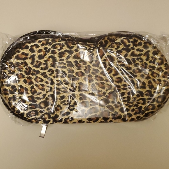 Leopard Travel Bra Holder - Picture 3 of 3